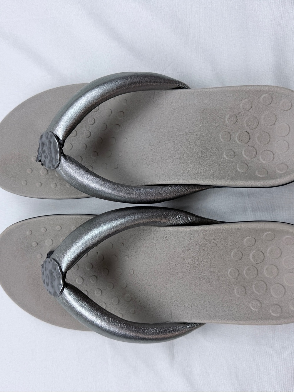 Vionic Luda Metallic Silver Thong Sandals - Picture 2 of 8